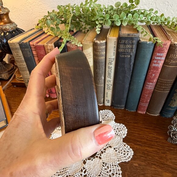 Vintage Round Wood Small Picture of Victorian Lady - Picture 10 of 13